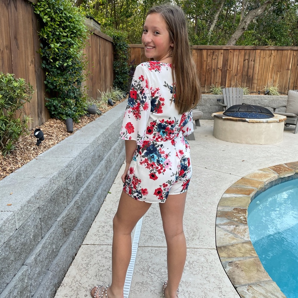 Very cute romper! Barley ever worn!